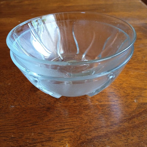 Glass bowls like new, set of two, 13 cm diameter