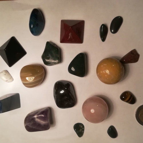 Semi-precious stones used in various shapes and sizes