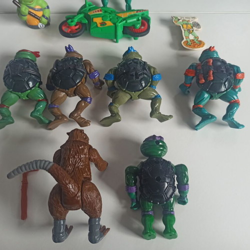 TMNT Teenage Mutant Ninja Turtles 1988 action figures used with weapons