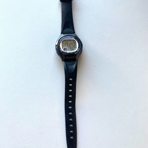 Casio watch like new, black unisex