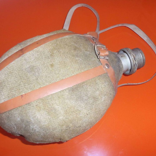 Aluminum military canteen used, height 25 cm