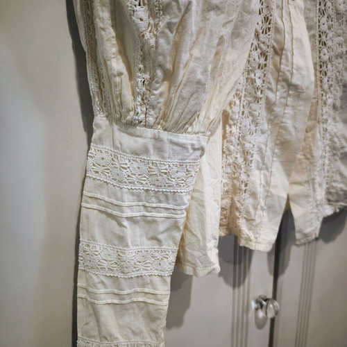 Laura Ashley vintage blouse 1970, cotton with lace, mother of pearl buttons