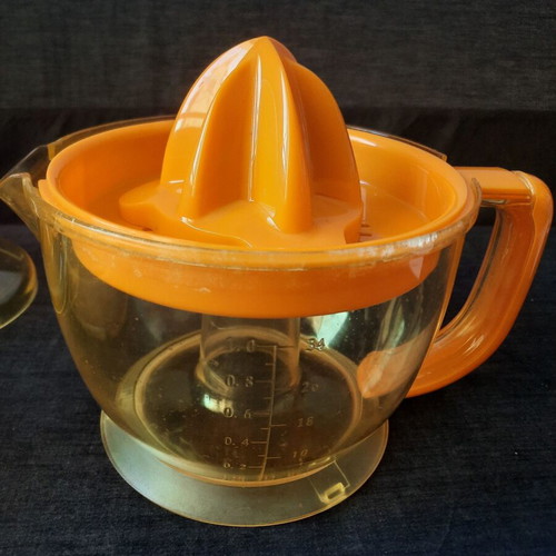 Fulton Electric Juicer like new, 1 liter capacity, dual direction
