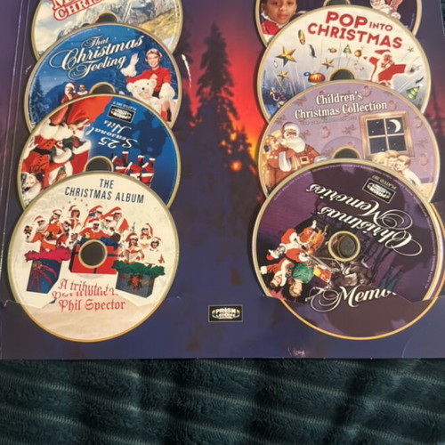 Christmas CDs like new, set of 8