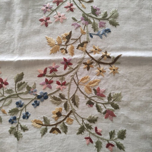 Handmade beige tablecloth used with golden thread 97x97cm
