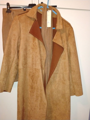 Women's trench coat with suede texture new, camel color, size L with midi skirt gift