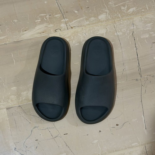 Adidas Yeezy slides like new, slate grey, size 44