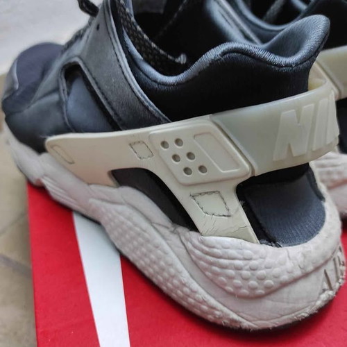 Nike Huarache athletic shoes used, size 42, black and white