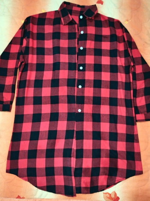 Long women's checkered shirt like new, black and red