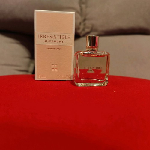 Irresistible Givenchy miniature perfume new, 5 ml