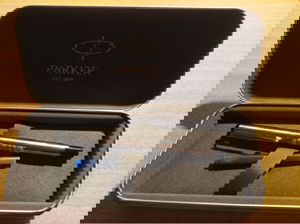 Πένα Parker με μεταλλική θήκη και μελάνι, ΑΧΡΗΣΙΜΟΠΟΙΗΤΗ