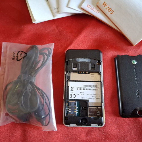 Sony Ericsson W205 Walkman used, black, without charger and battery