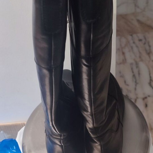 Tamaris leather boots size 40 like new, black