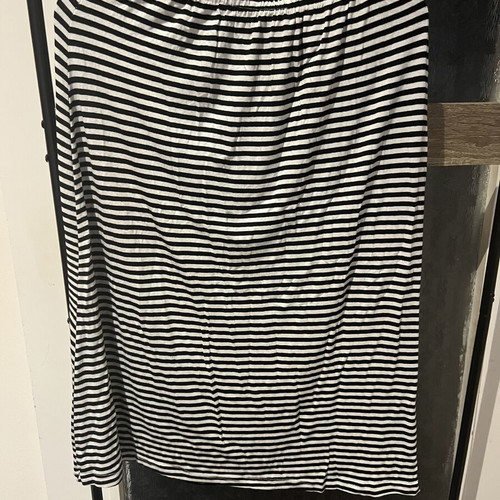 Midi skirt like new, one size, black and white
