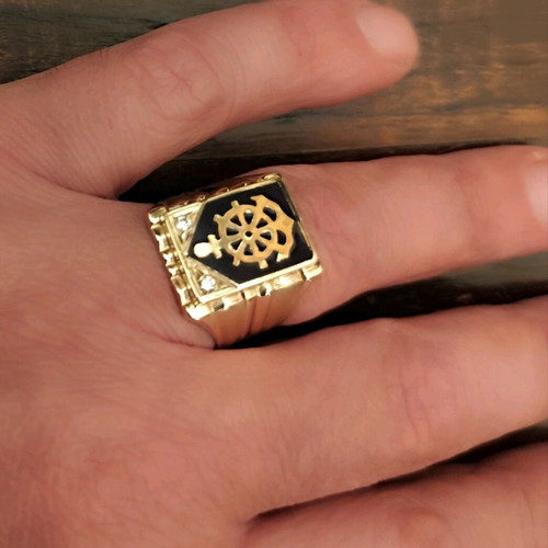 Gold men's ring 14k like new with enamel and anchor design