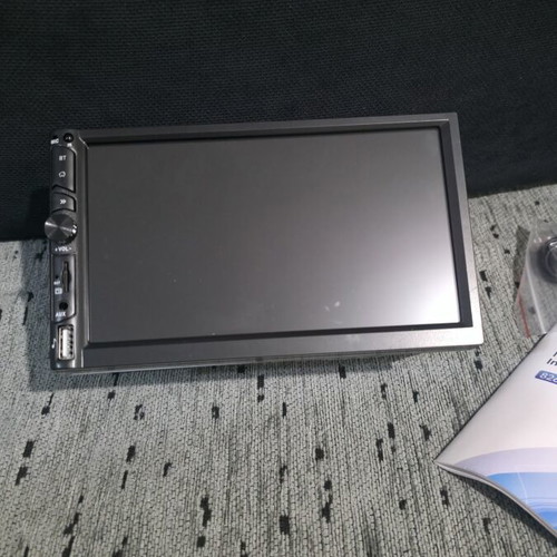 Car radio screen with Android Auto and CarPlay