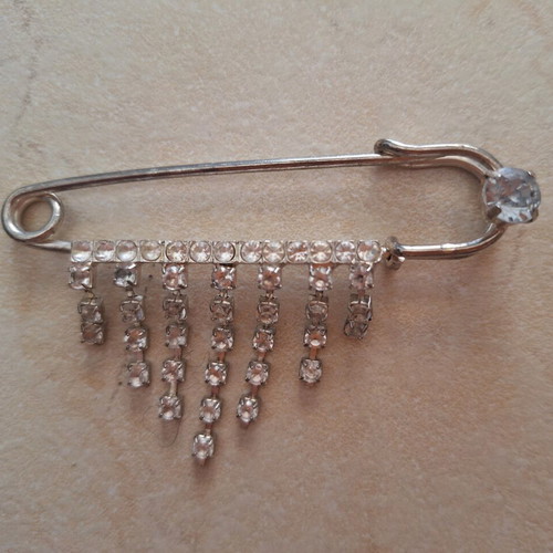 Set of two large safety pins