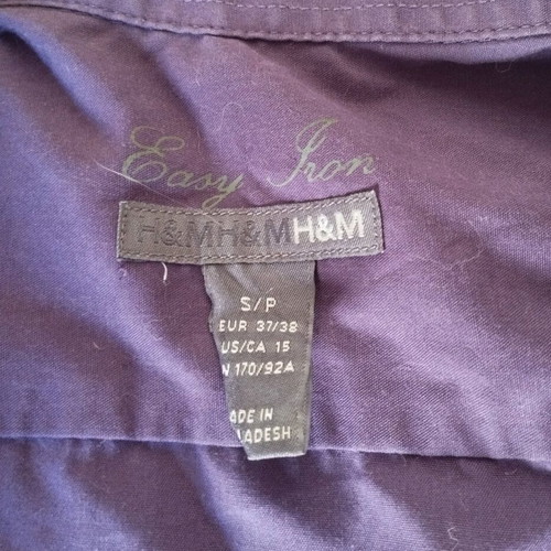 Purple H&M shirt like new with extra buttons, size S