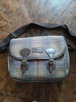 Barbour Wax Leather Tarras messenger bag used