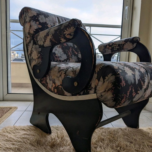 Vintage armchair like new with floral design