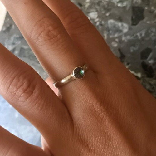 Silver ring 925 like new with purple iridescent stone, size 57