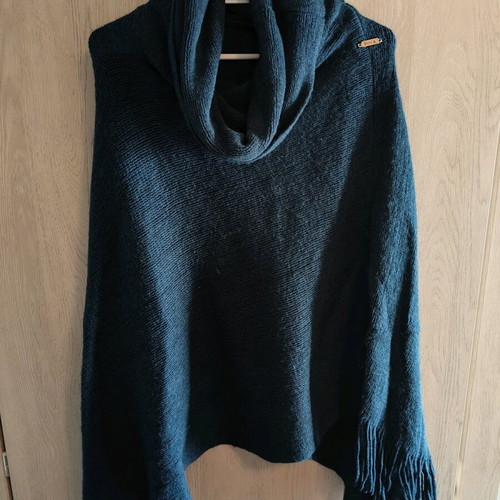 Doca poncho like new, green