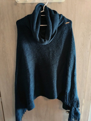 Doca poncho like new, green