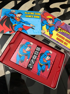 Superman card games set καινούργιο με 2 τράπουλες, ζάρια και βιβλίο