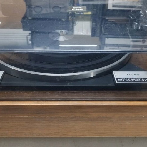 JVC VL5 turntable used with small crack on cover