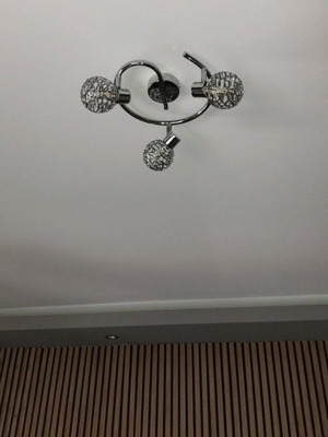 Τριπλό φωτιστικό σε inox σαν καινούργιο, μοντέρνο με λάμπες ψυχρού φωτισμού