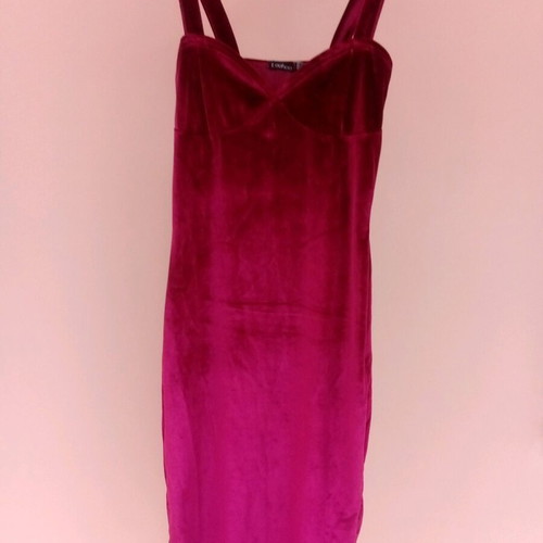 Boohoo women's velvet dress new, size small, red