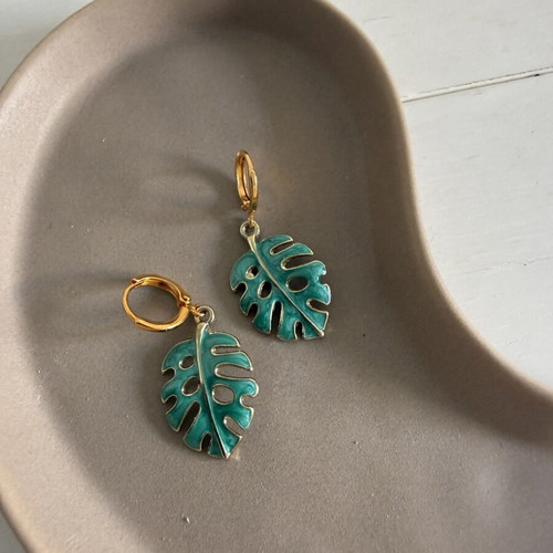 Monstera earrings like new, green