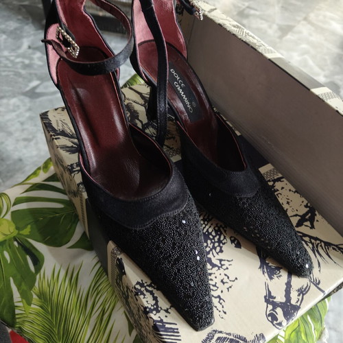 Women's black pumps size 39 like new