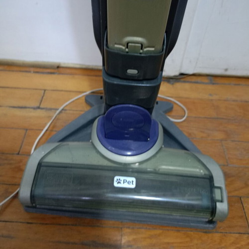 Black and Decker stick vacuum used, defective battery, with charger and brush
