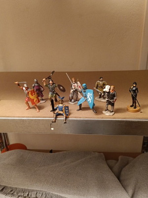 Set of 9 figures like new, Viking warriors, knights, Fortnite shadow ops