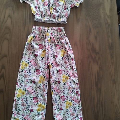 Smart floral set for girls 10 years old like new, high-waisted pants and crop top