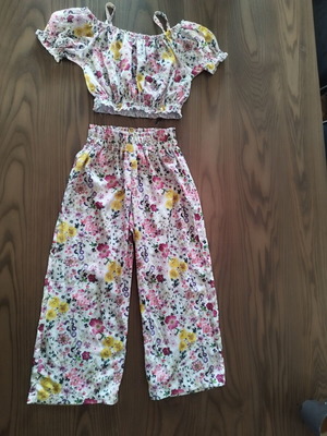 Smart floral set for girls 10 years old like new, high-waisted pants and crop top