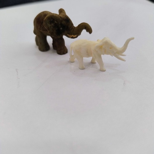 Elephant miniatures set used, pack of 2, plastic