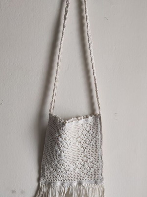 Vintage χειροποίητη τσάντα ώμου 70s boho crochet μεταχειρισμένη, άσπρη