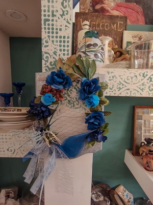 Decorative wall frame with flowers and crackle effect like new