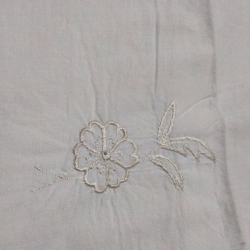 Vintage pillowcases with floral embroidery new (76x52 cm)