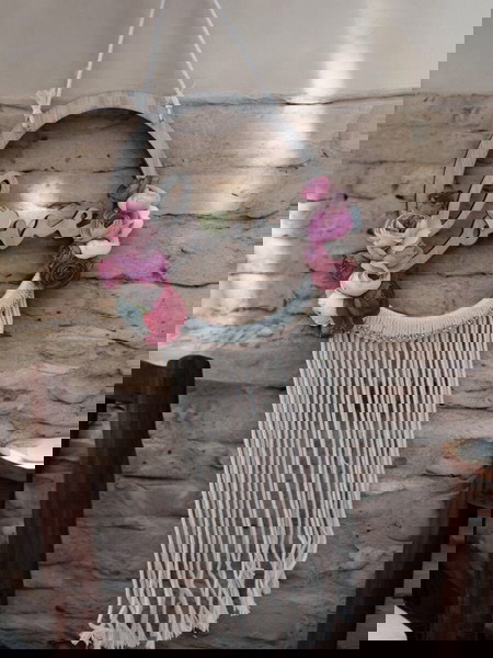 Στεφάνι "Love" ξύλινο με Macrame και υφασμάτινες παιώνιες!