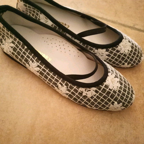Miss Raxevsky children's ballerinas size 33 like new, black-white