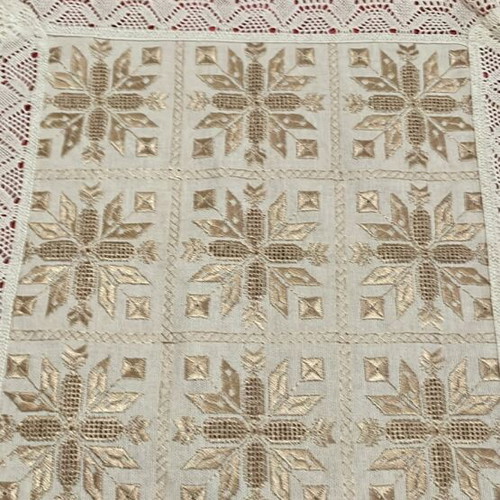 Set of 2 Karsiana square embroidered linens with beige silk thread