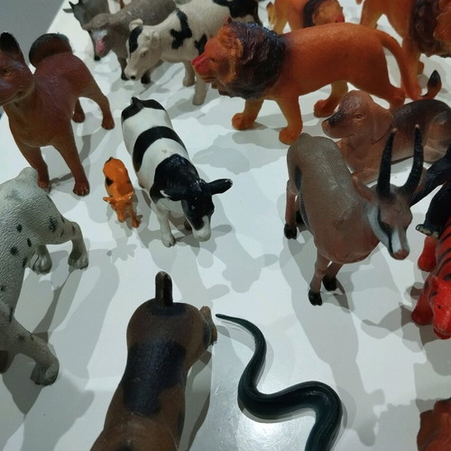 Animal figures like new, pack of 47 pieces