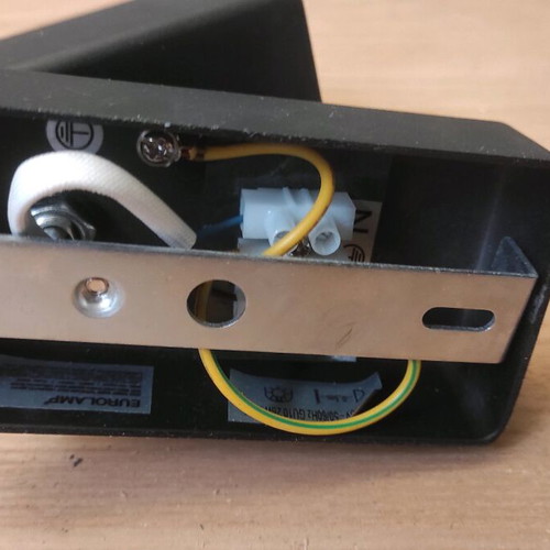 Adjustable LED aluminum spot light like new, wall ceiling mount