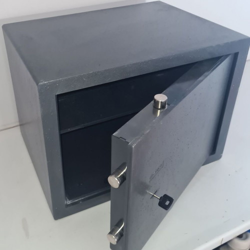 CISA safe with floor and wall key like new, 49x36x35cm, 35kg