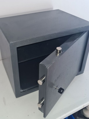 CISA safe with floor and wall key like new, 49x36x35cm, 35kg