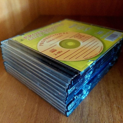 Slim CD/DVD cases used, pack of 10 in good condition