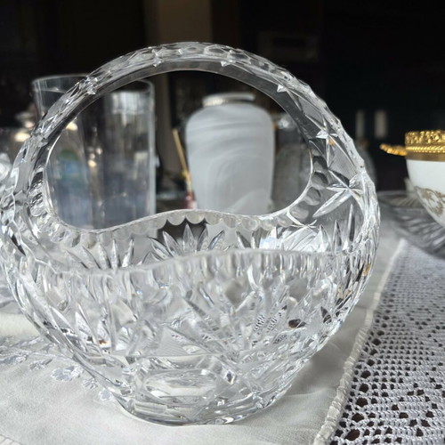 Vintage crystal carved basket like new